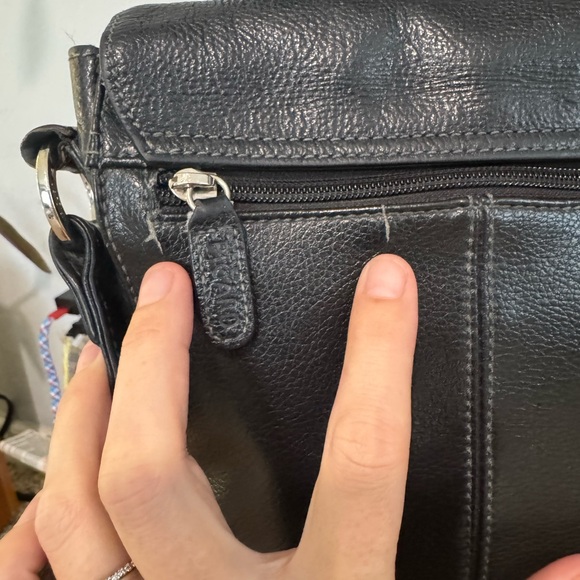 Picard Elegant Black Leather Crossbody Bag - Picture 7 of 16